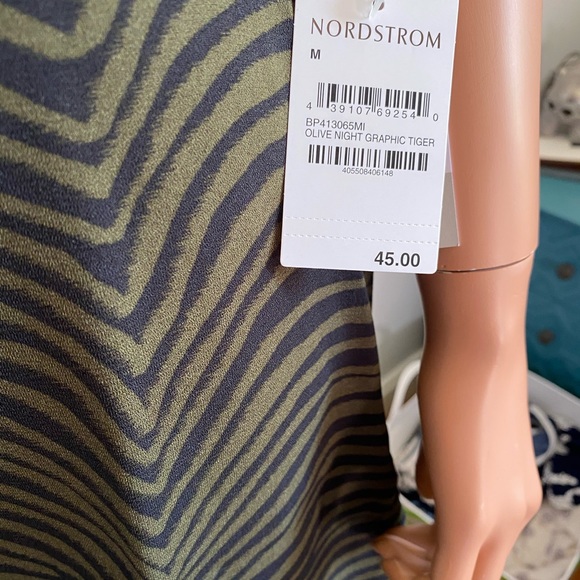 Nordstrom olive graphic skirt - Picture 5 of 6
